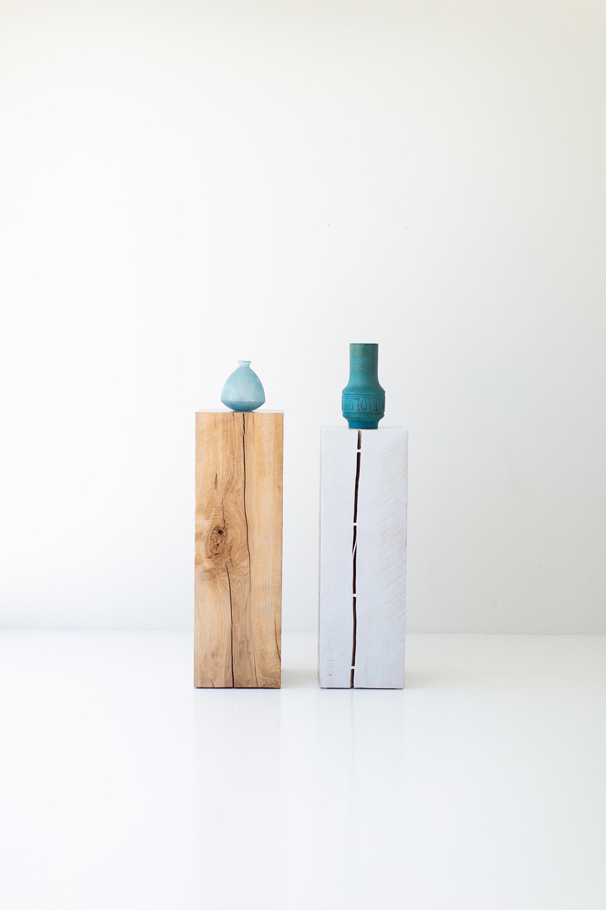 Modern-Pedestal-Display-Stand-White-04