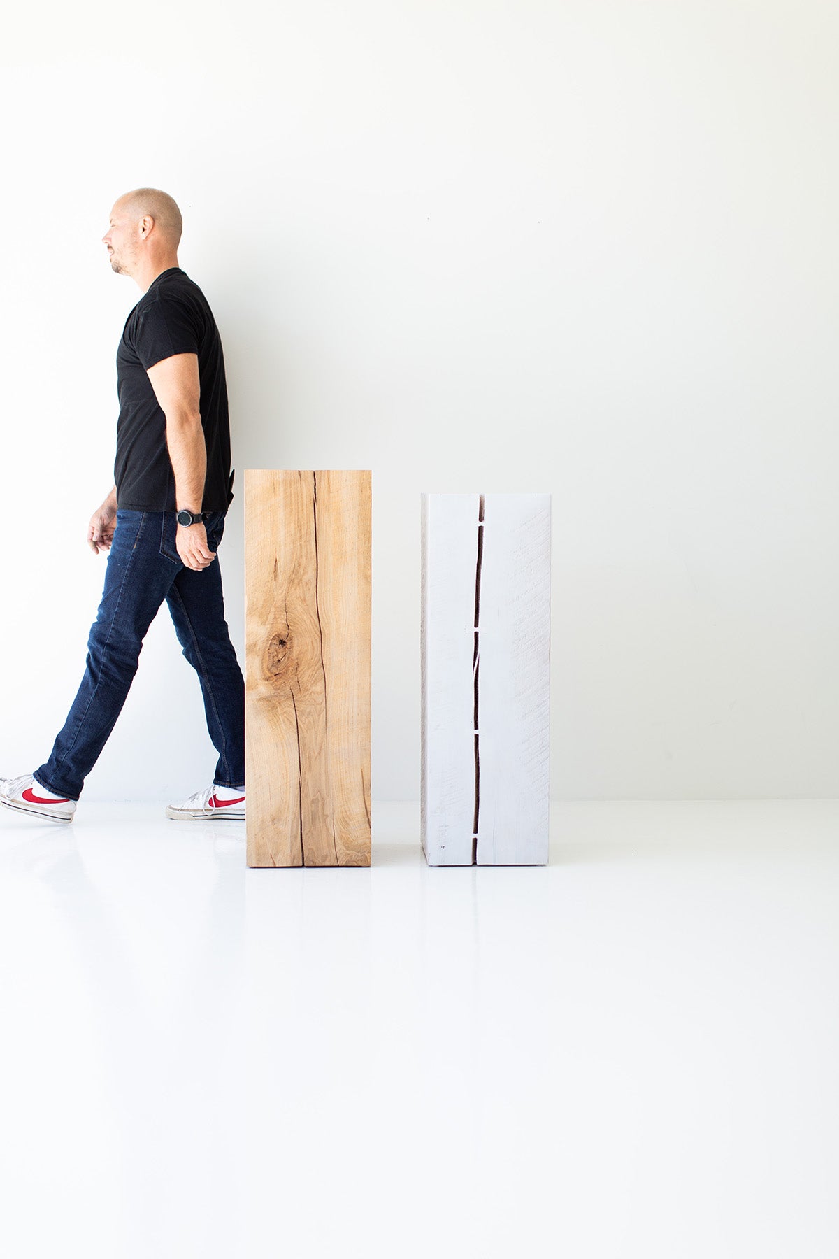 Modern-Pedestal-Display-Stand-White-09