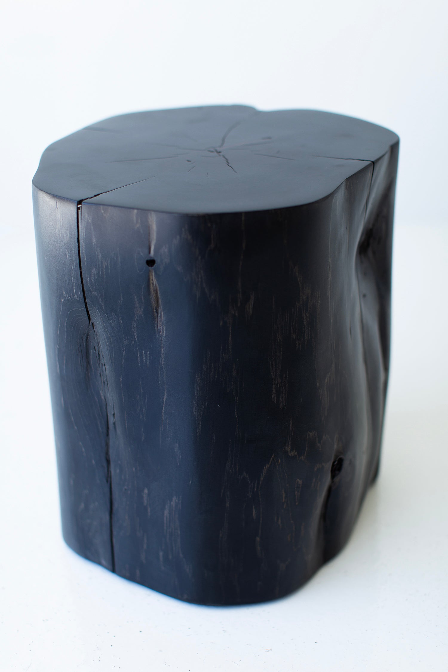 Tree-Stump-Table-13-Diameter-Aged-Finish-05