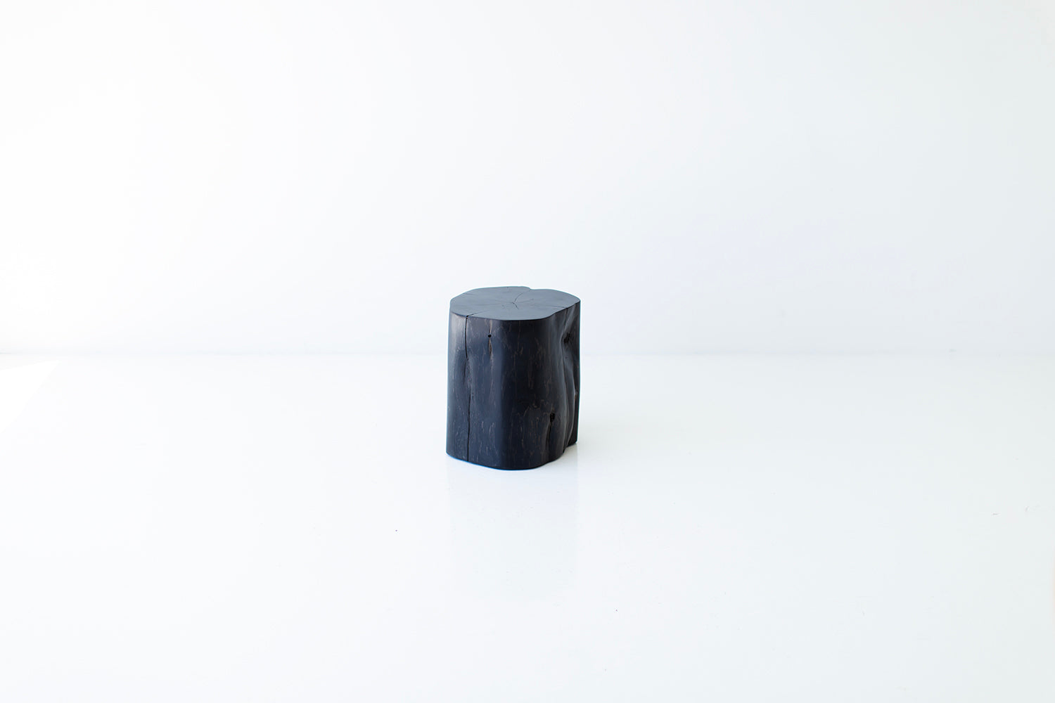 Tree-Stump-Table-13-Diameter-Aged-Finish-10