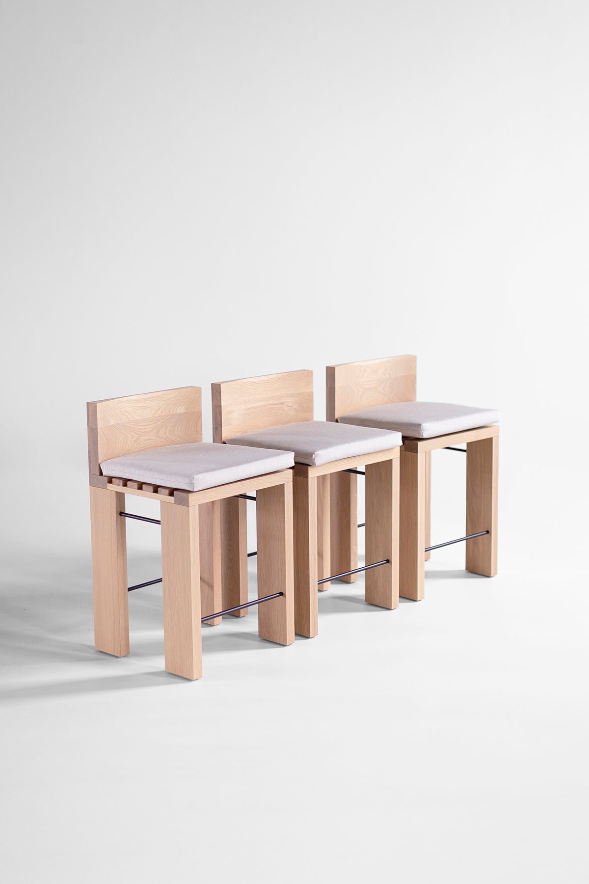 Bleached-Oak-Counter-Stools-Chile-03