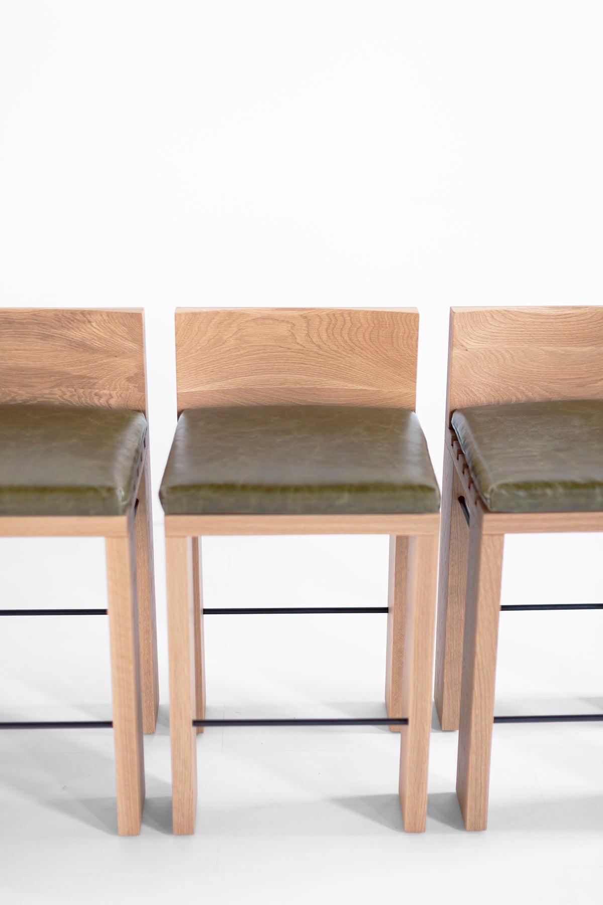 Modern-Bar-Stool-Leather-Seat-Chile-04