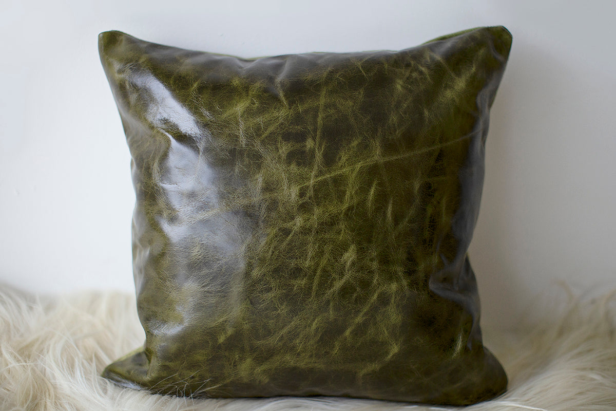 Suede-Holiday-Throw-Pillow-005