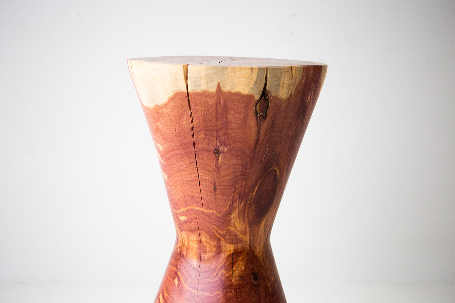 Sculpted-Stump-Table-Hourglass-02