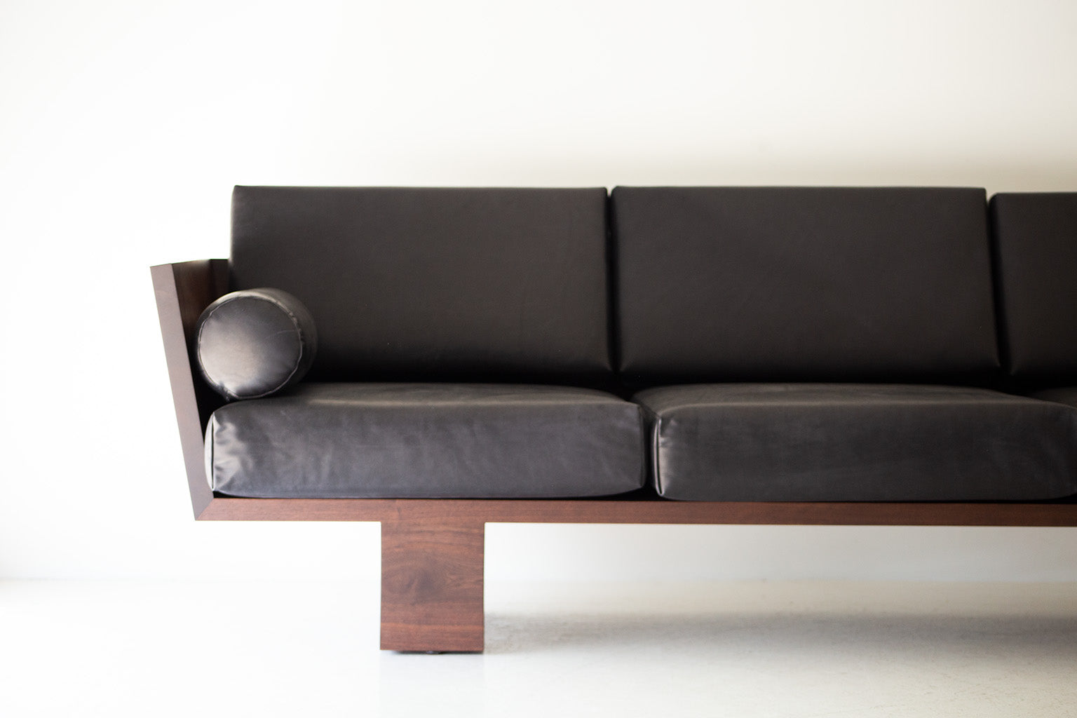 modern-walnut-leather-sofa-suelo-05